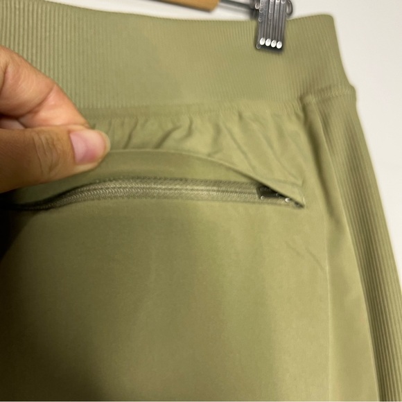 Athleta Brooklyn Mid Rise Ankle Pant Moss Olive Green Ribbed Textured, size 8 - Picture 10 of 16